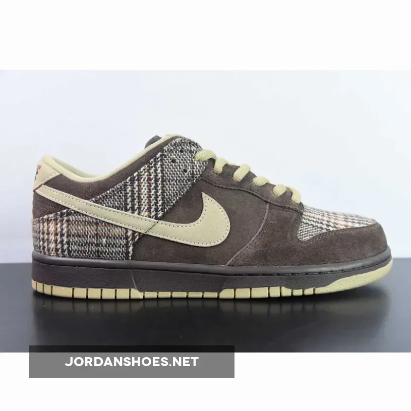 Nike SB Dunk Low Tweed Baroque Brown/Mushroom 304292-223 Nike SB Dunk Low Tweed Baroque Brown/Mushroom 304292-223