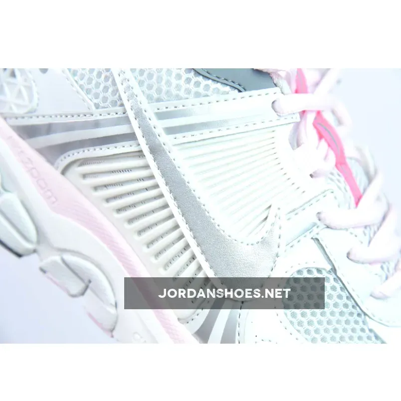 Nike Zoom Vomero 5 520 Silver Pink FN3695-001 Restock Nike Zoom Vomero 5 520 Silver Pink FN3695-001 Restock