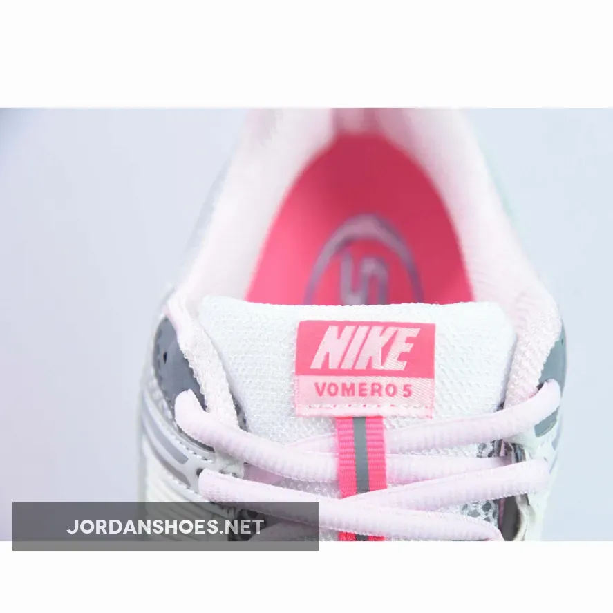 Nike Zoom Vomero 5 520 Silver Pink FN3695-001 Restock Nike Zoom Vomero 5 520 Silver Pink FN3695-001 Restock