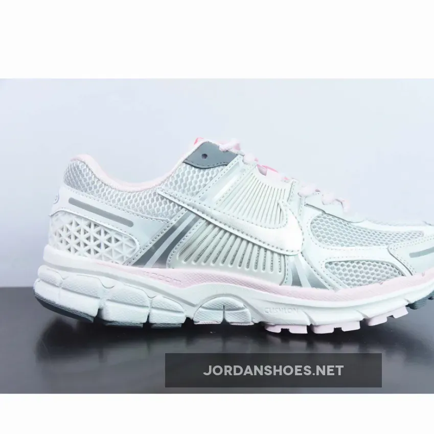 Nike Zoom Vomero 5 520 Silver Pink FN3695-001 Restock Nike Zoom Vomero 5 520 Silver Pink FN3695-001 Restock