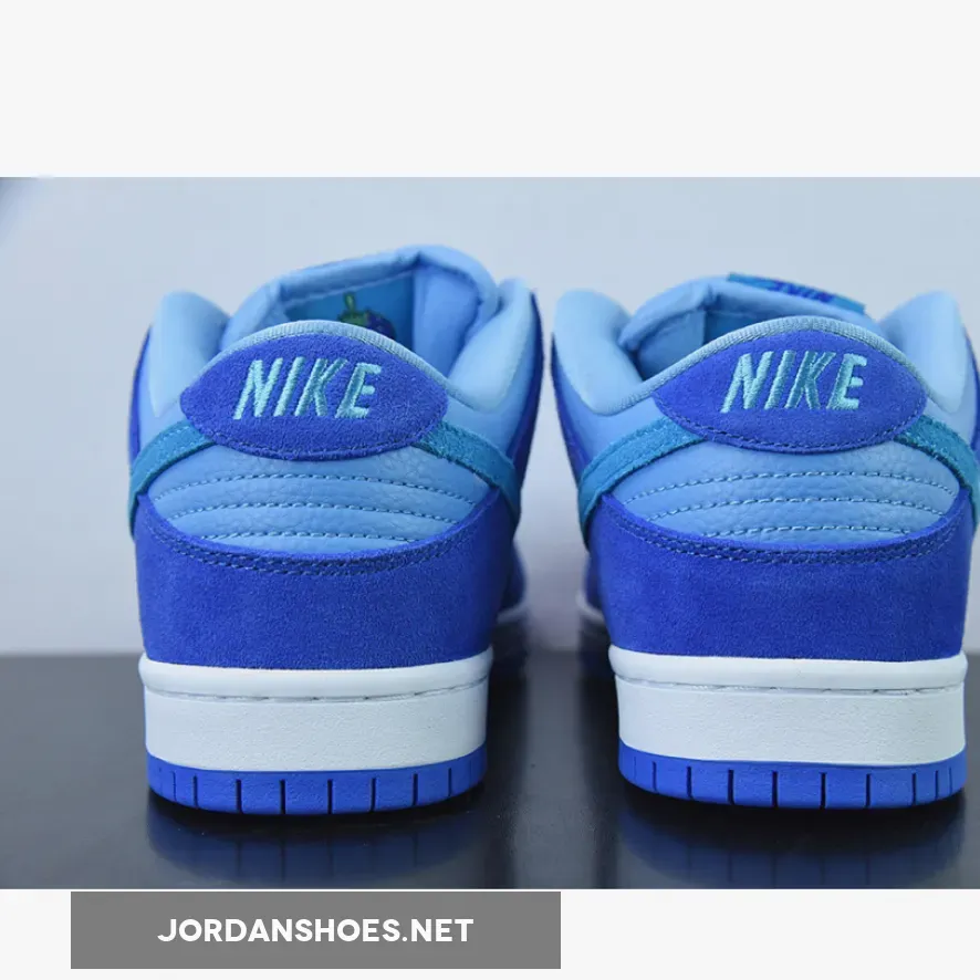 Nike SB Dunk Low 'Blue Raspberry' Racer Blue/Laser Blue, Nike Candy Cane DM0807-400