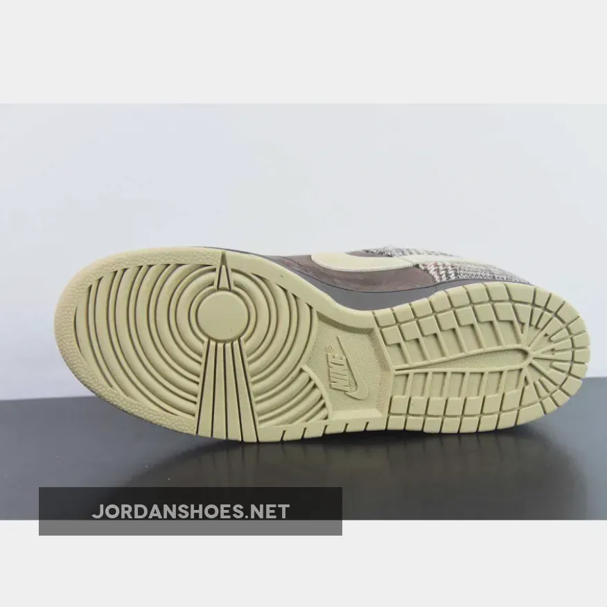 Nike SB Dunk Low Tweed Baroque Brown/Mushroom 304292-223 Nike SB Dunk Low Tweed Baroque Brown/Mushroom 304292-223