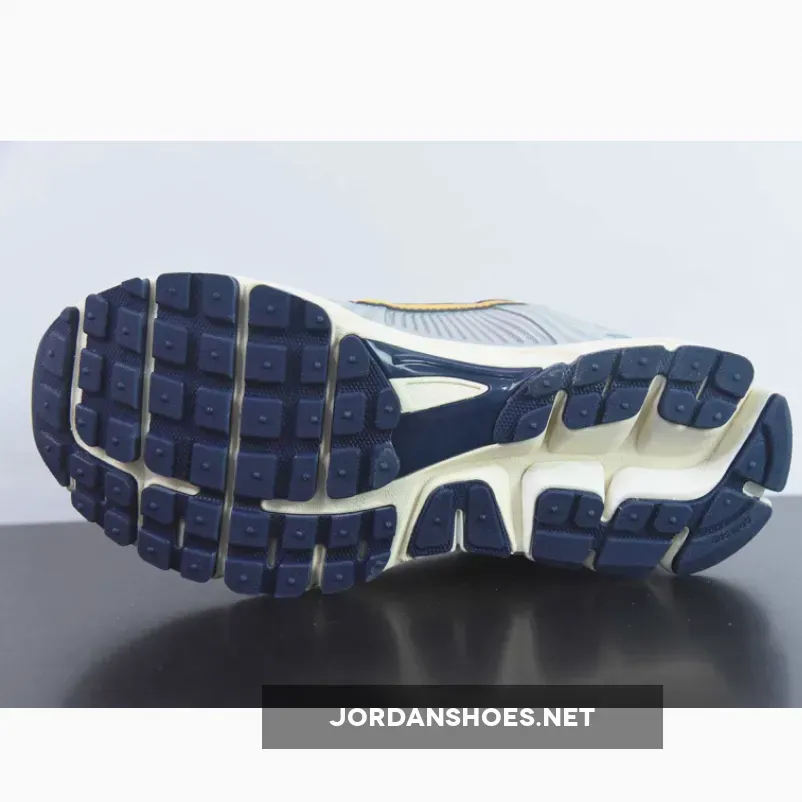 Nike Zoom Vomero 5 Pure Platinum/Laser Orange FJ4151-001 Nike Zoom Vomero 5 Pure Platinum/Laser Orange FJ4151-001