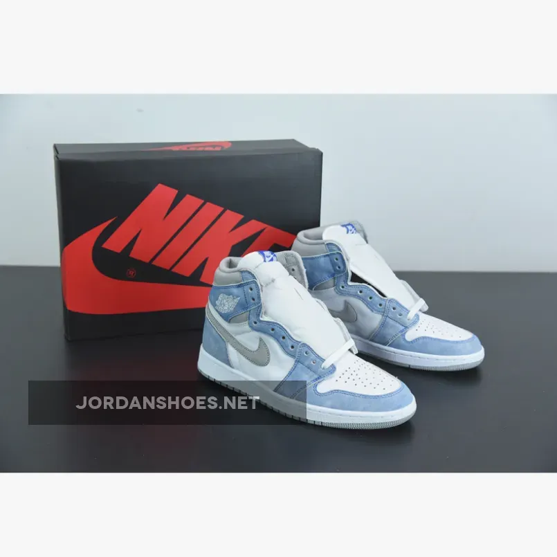 Air Jordan 1 Retro High OG Hyper Royal/Light Smoke Grey-White