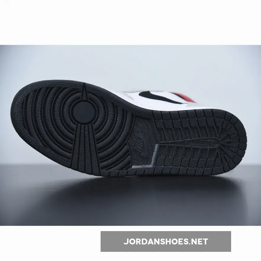 Air Jordan 1 Retro High Og White/Black/Light Smoke Grey/Varsity Red AJ1 Air Jordan 1 Retro High Og White/Black/Light Smoke Grey/Varsity Red AJ1