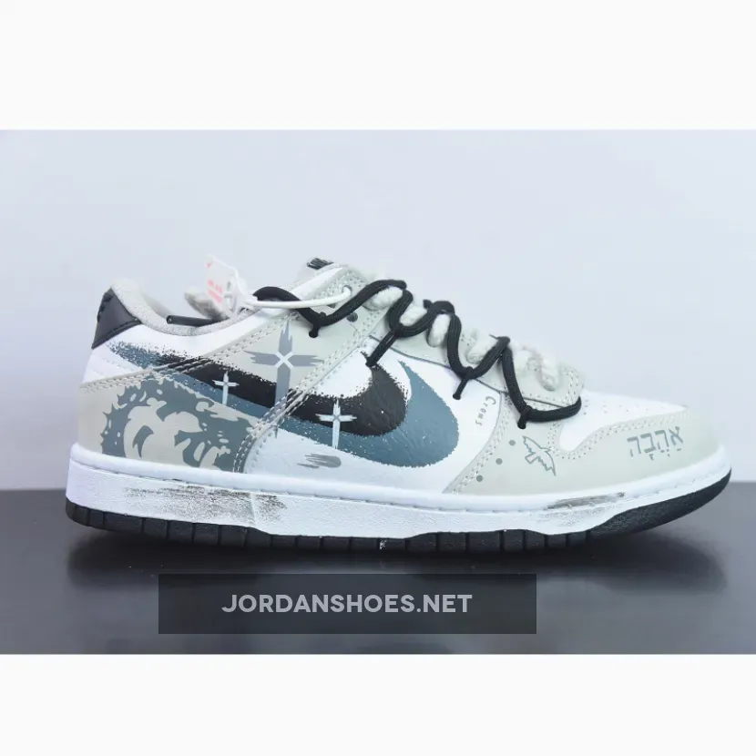 Custom Nike Dunk Low ‘Spray Paint Swoosh’ Custom Nike Dunk Low ‘Spray Paint Swoosh’