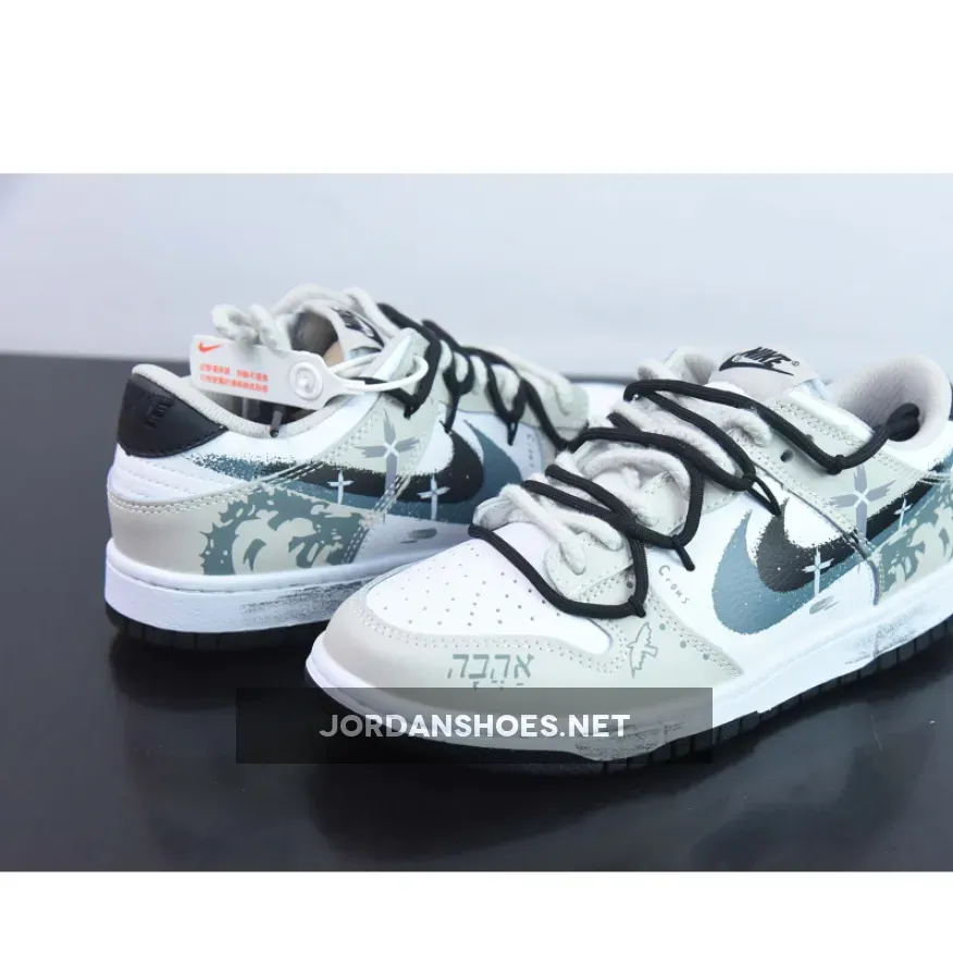 Custom Nike Dunk Low ‘Spray Paint Swoosh’ Custom Nike Dunk Low ‘Spray Paint Swoosh’