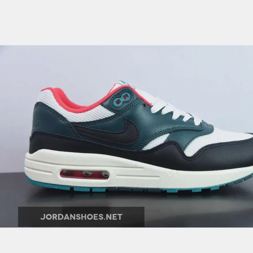 LeBron x Air Max 1 "Liverpool" White/Black-Red-Green LeBron x Air Max 1 "Liverpool" White/Black-Red-Green