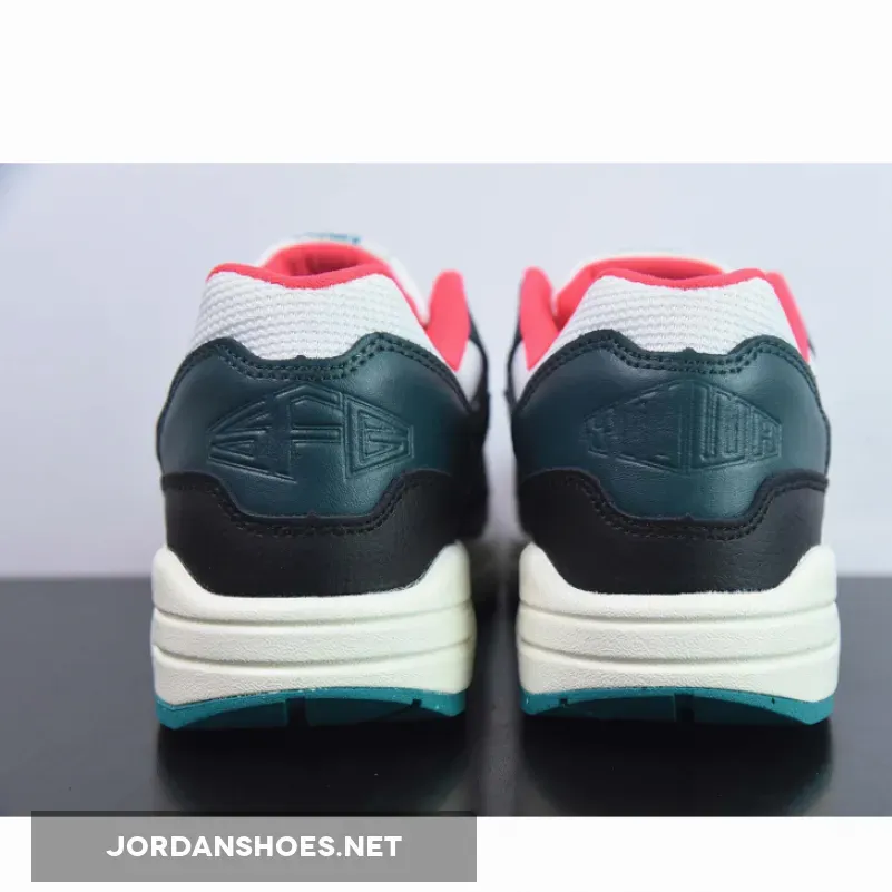 LeBron x Air Max 1 "Liverpool" White/Black-Red-Green LeBron x Air Max 1 "Liverpool" White/Black-Red-Green