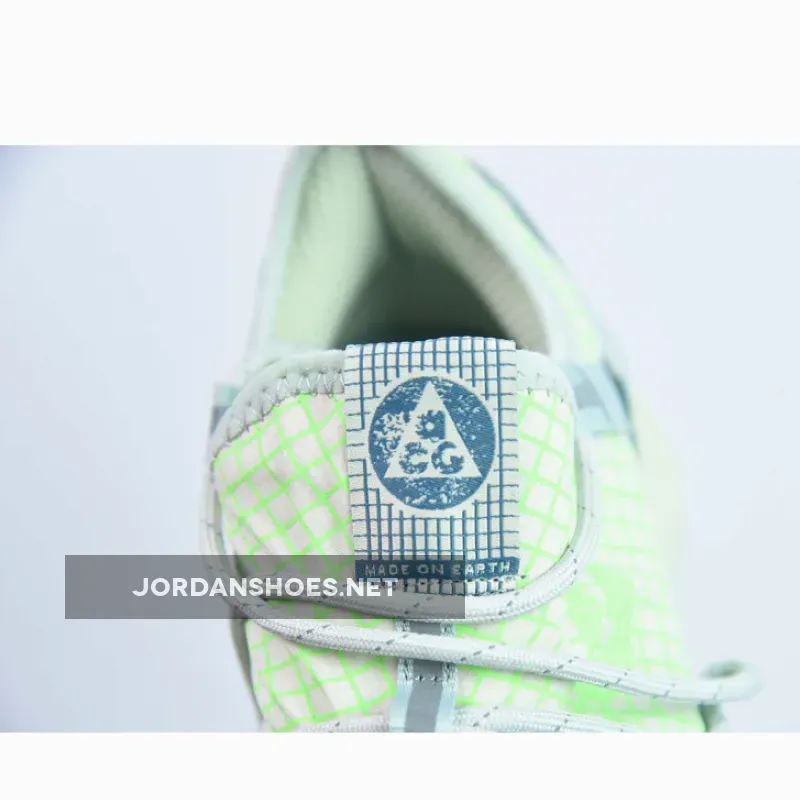 Nike ACG Mountain Fly Low Sea Glass/Lime Blast Nike ACG Mountain Fly Low Sea Glass/Lime Blast