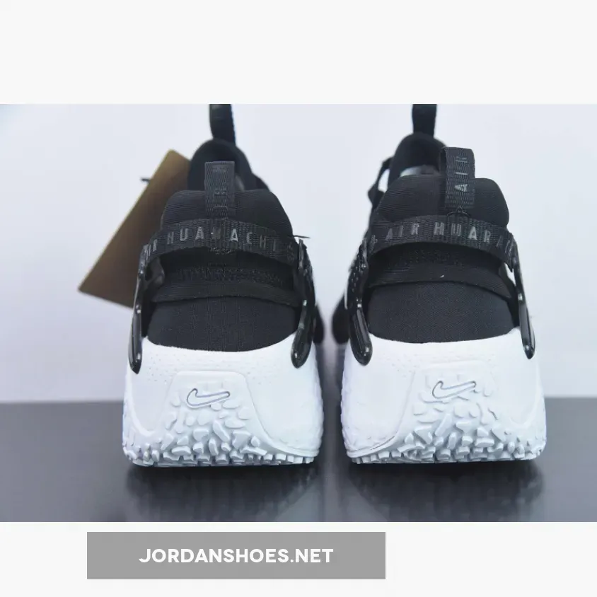 Nike Air Huarache Craft Black/White Nike Air Huarache Craft Black/White
