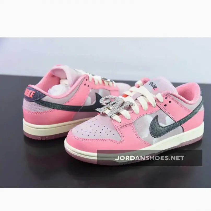 Nike Dunk Low Barbie Nike Dunk Low Barbie