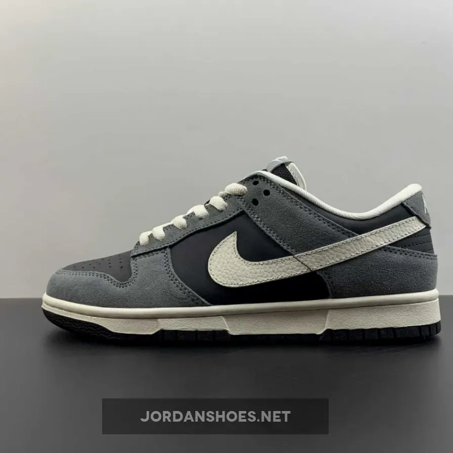 Nike Dunk Low ‘Black Stealth’