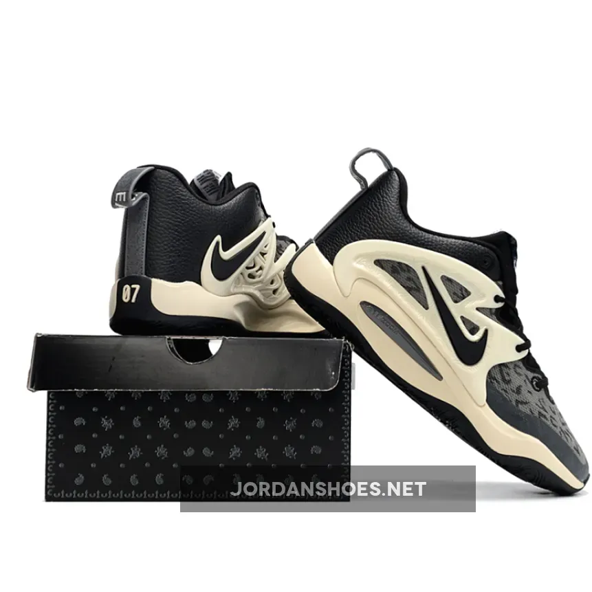 Nike KD 15 "50 Years of Hip-Hop" Black/Smoke Grey Nike KD 15 "50 Years of Hip-Hop" Black/Smoke Grey