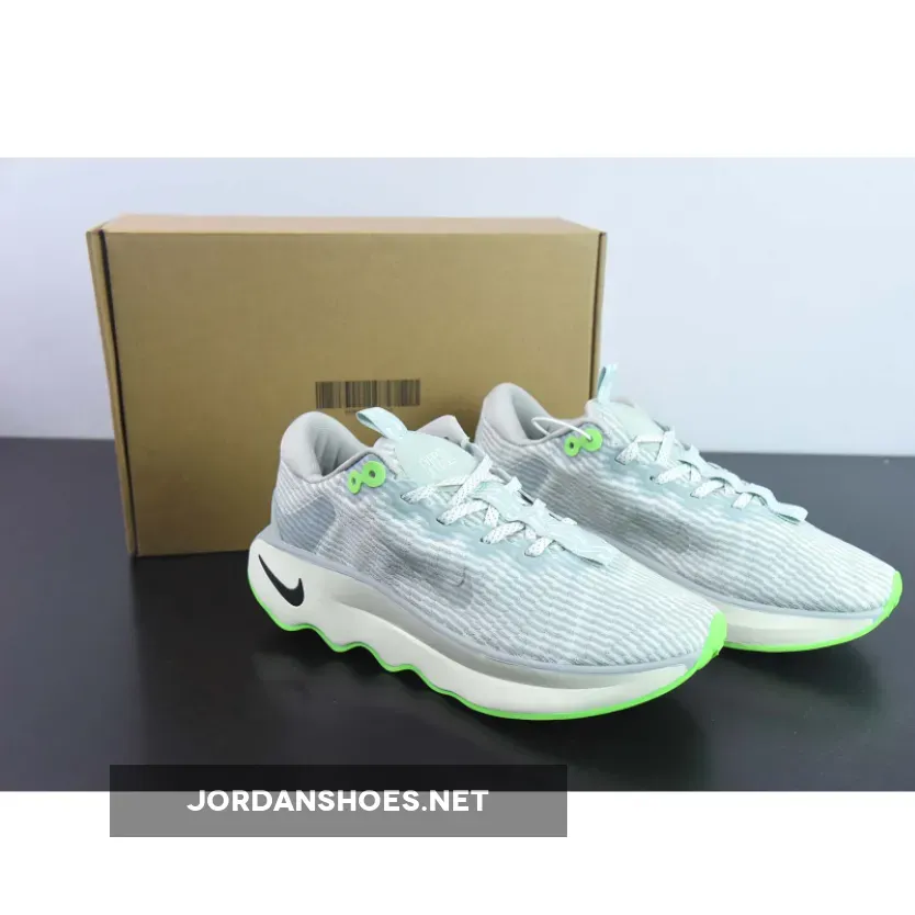 Nike Motiva Light Silver Green Strike
