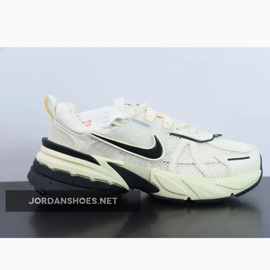 Nike Runtekk Coconut Milk Black Nike Runtekk Coconut Milk Black