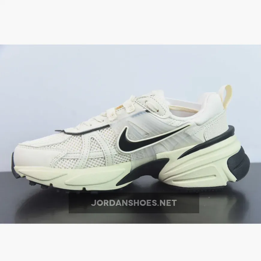 Nike Runtekk Coconut Milk Black Nike Runtekk Coconut Milk Black