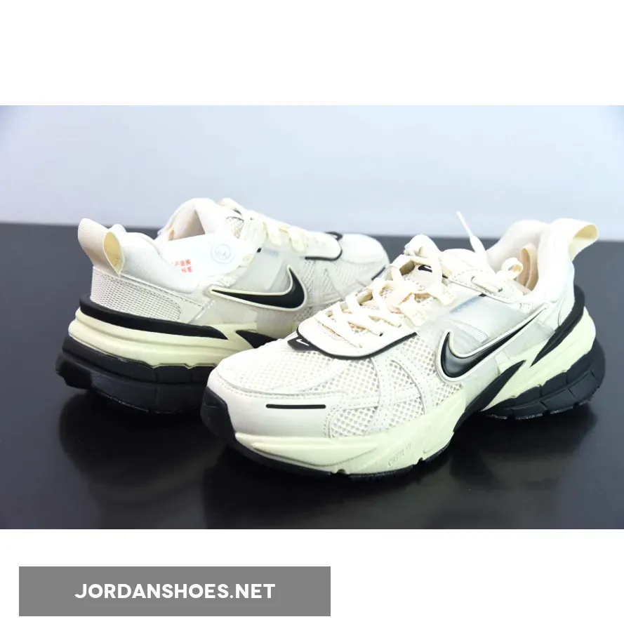Nike Runtekk Coconut Milk Black Nike Runtekk Coconut Milk Black