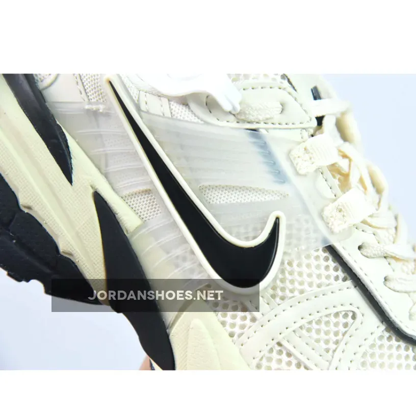 Nike Runtekk Coconut Milk Black Nike Runtekk Coconut Milk Black