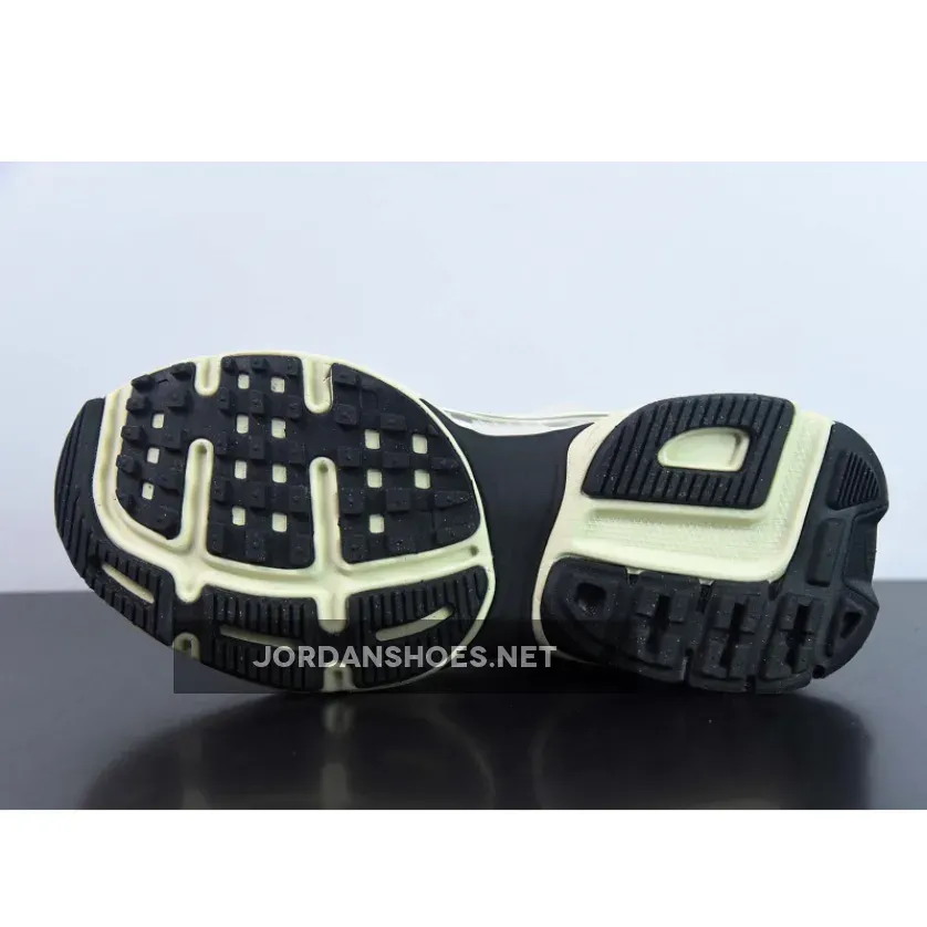 Nike Runtekk Coconut Milk Black Nike Runtekk Coconut Milk Black