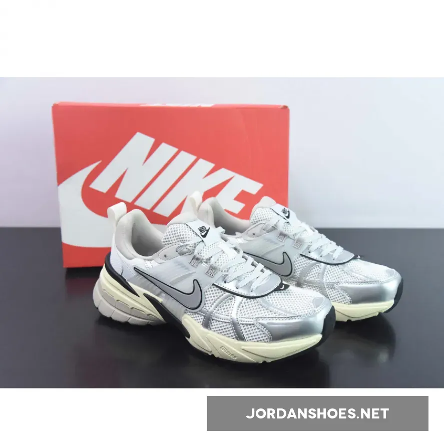 Nike Runtekk White/Metallic Silver-Pure Platinum