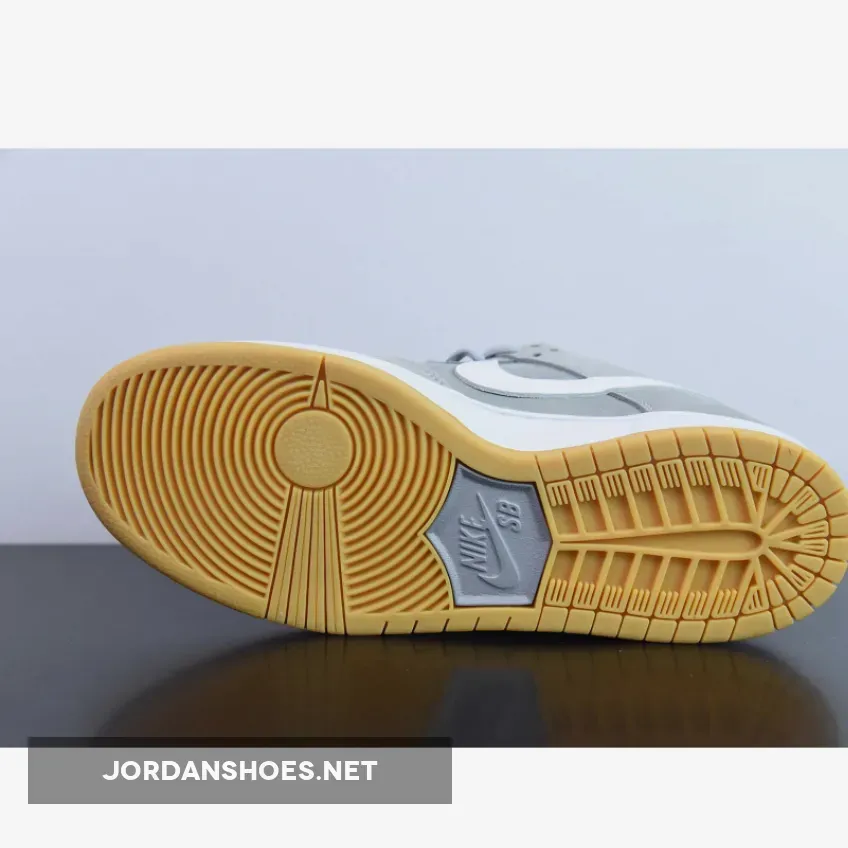 Nike SB Dunk Low Grey Gum Nike SB Dunk Low Grey Gum