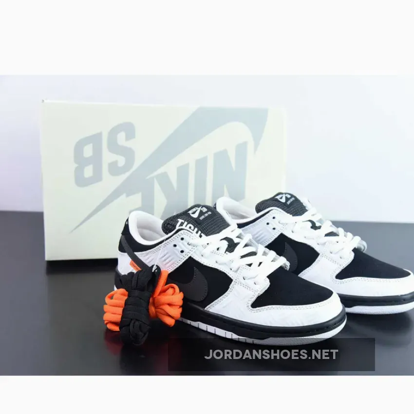 Nike SB Dunk Low TIGHTBOOTH
