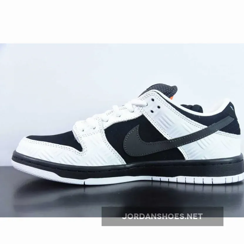 Nike SB Dunk Low TIGHTBOOTH Nike SB Dunk Low TIGHTBOOTH