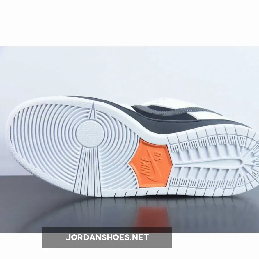 Nike SB Dunk Low TIGHTBOOTH Nike SB Dunk Low TIGHTBOOTH