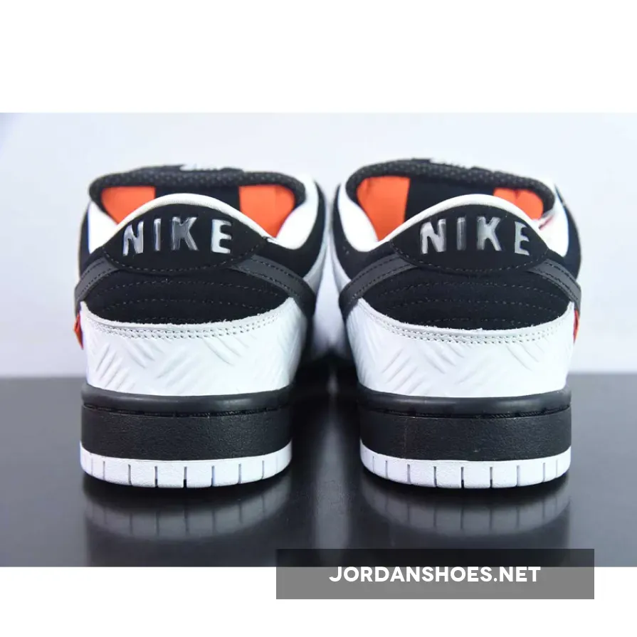 Nike SB Dunk Low TIGHTBOOTH Nike SB Dunk Low TIGHTBOOTH