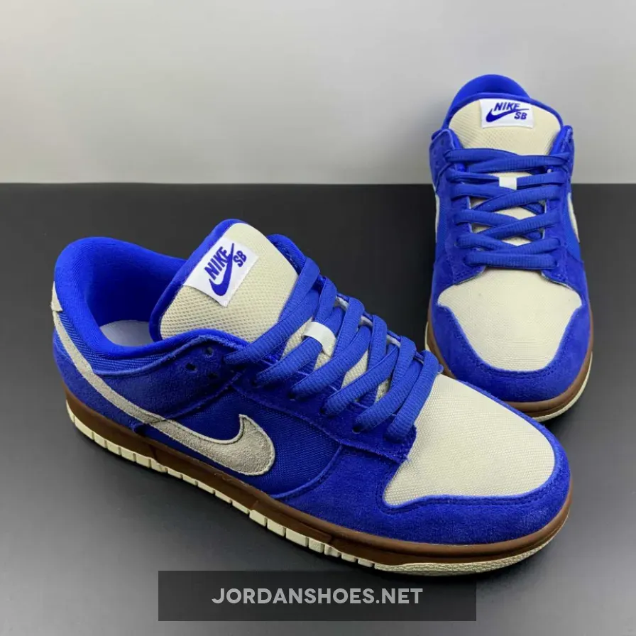 Nike SB Dunk Low Varsity Royal/Mettalic Vegas Gold Nike SB Dunk Low Varsity Royal/Mettalic Vegas Gold