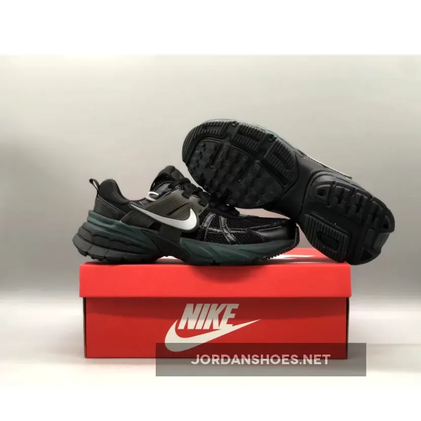 NIKE V2k Runtekk Black / Ash-Black
