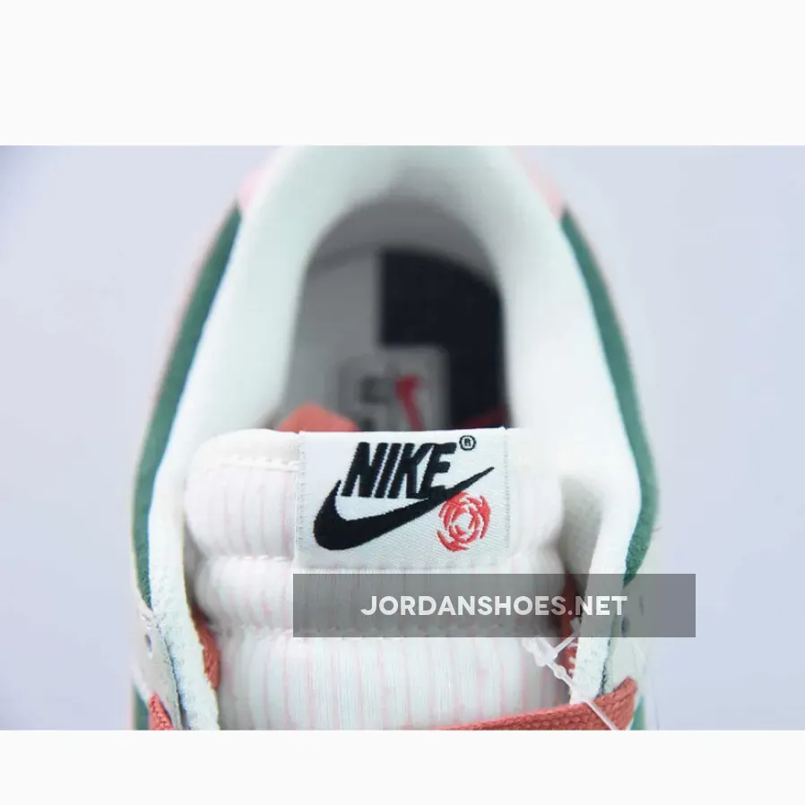 Nike WMNS Dunk Low SE All Petals United Green Nike WMNS Dunk Low SE All Petals United Green