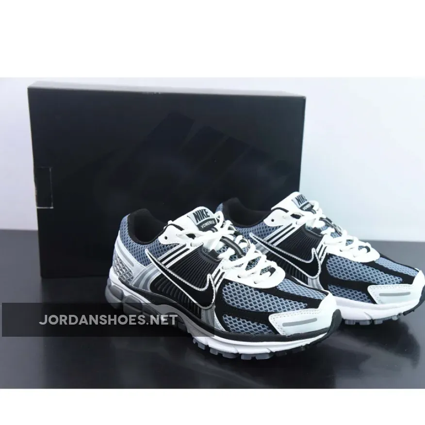 Nike Zoom Vomero 5 Grey Black