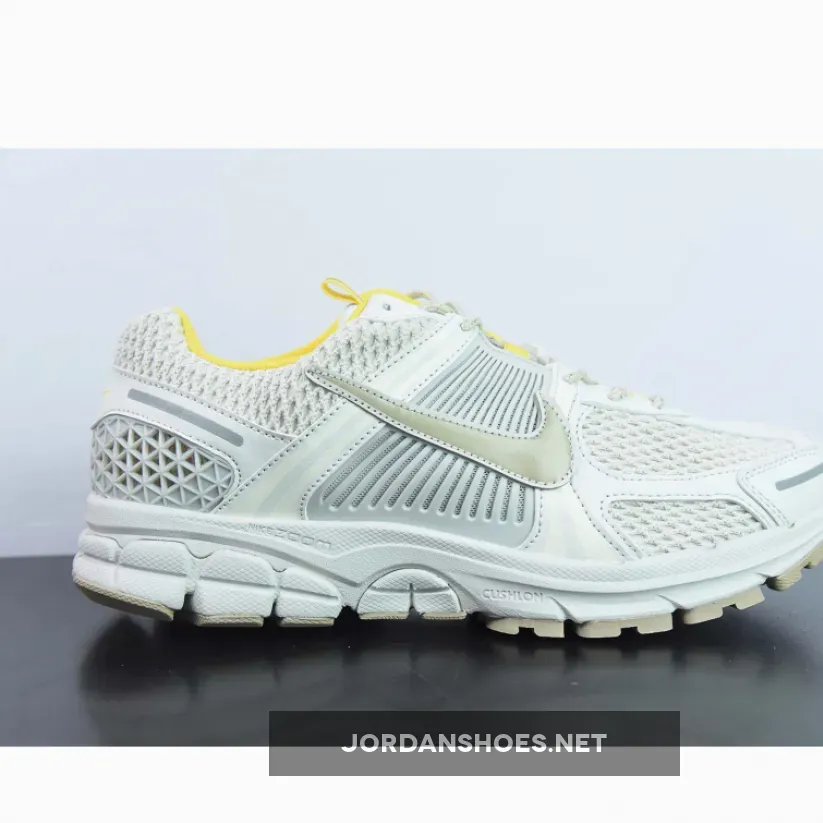 Nike Zoom Vomero 5 Light Bone/Yellow Nike Zoom Vomero 5 Light Bone/Yellow
