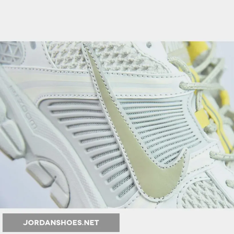 Nike Zoom Vomero 5 Light Bone/Yellow Nike Zoom Vomero 5 Light Bone/Yellow