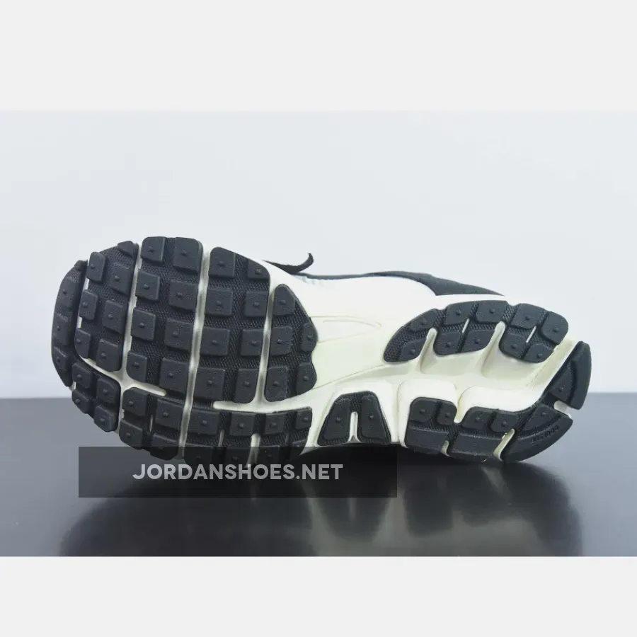Nike Zoom Vomero 5 Timeless Panda Dunk Nike Zoom Vomero 5 Timeless Panda Dunk