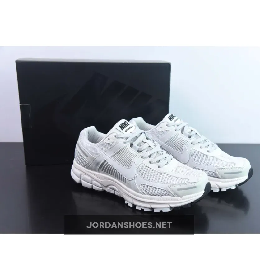 Nike Zoom Vomero 5 Vast Grey/Black-Sail-Metallic Silver