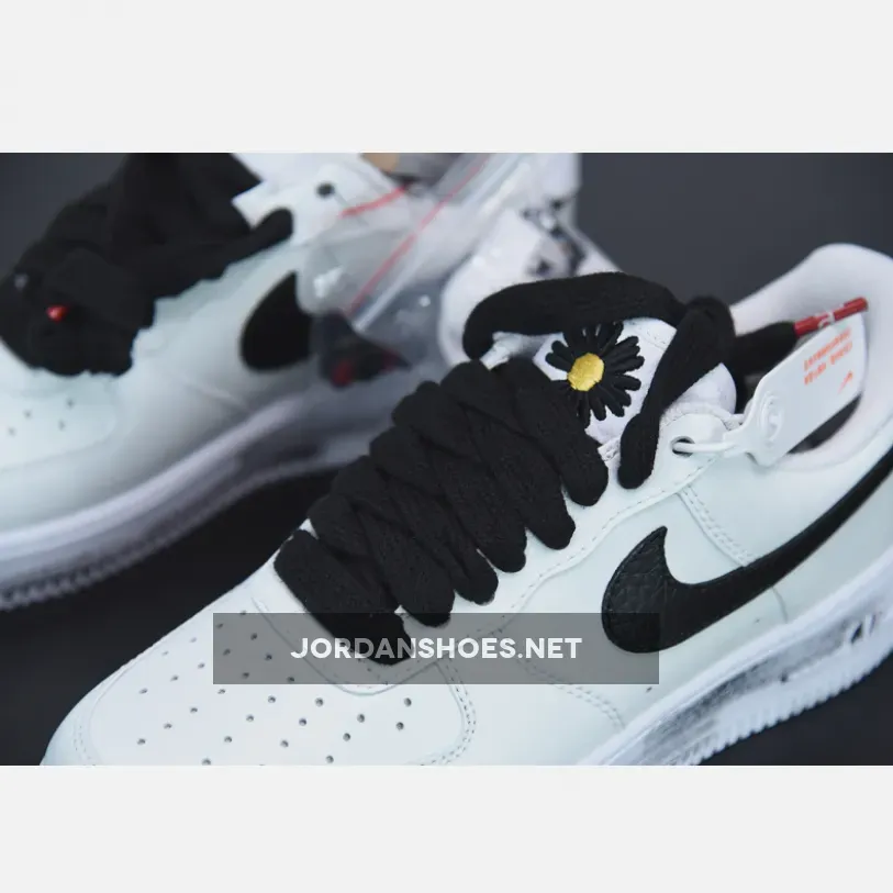 PEACEMINUSONE x Nike Air Force 1 "Para-Noise 2.0" White/Black PEACEMINUSONE x Nike Air Force 1 "Para-Noise 2.0" White/Black