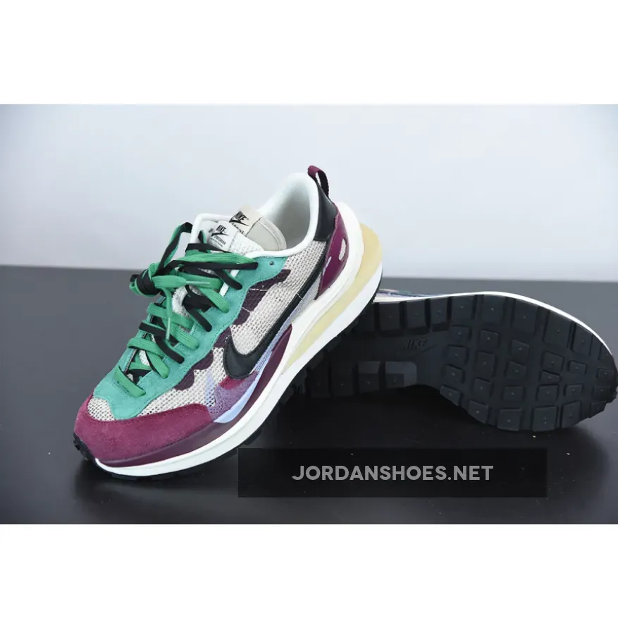 sacai x Nike Vaporwaffle Villain Red sacai x Nike Vaporwaffle Villain Red