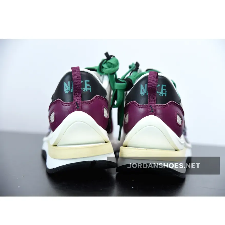 sacai x Nike Vaporwaffle Villain Red sacai x Nike Vaporwaffle Villain Red